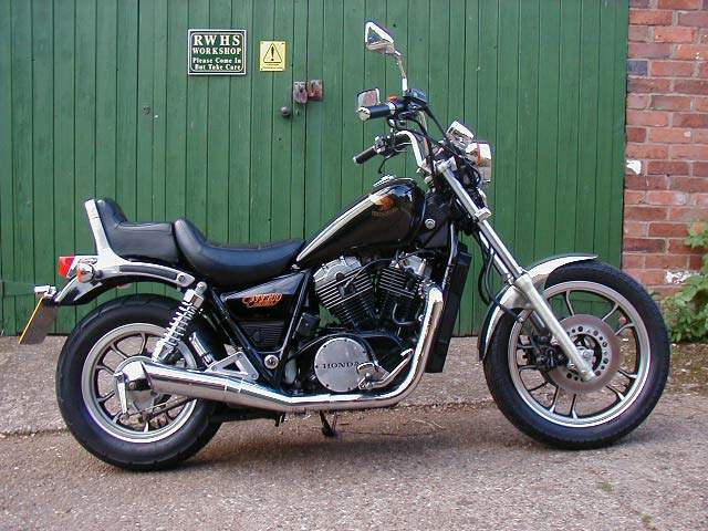 NV 750 Custom ()