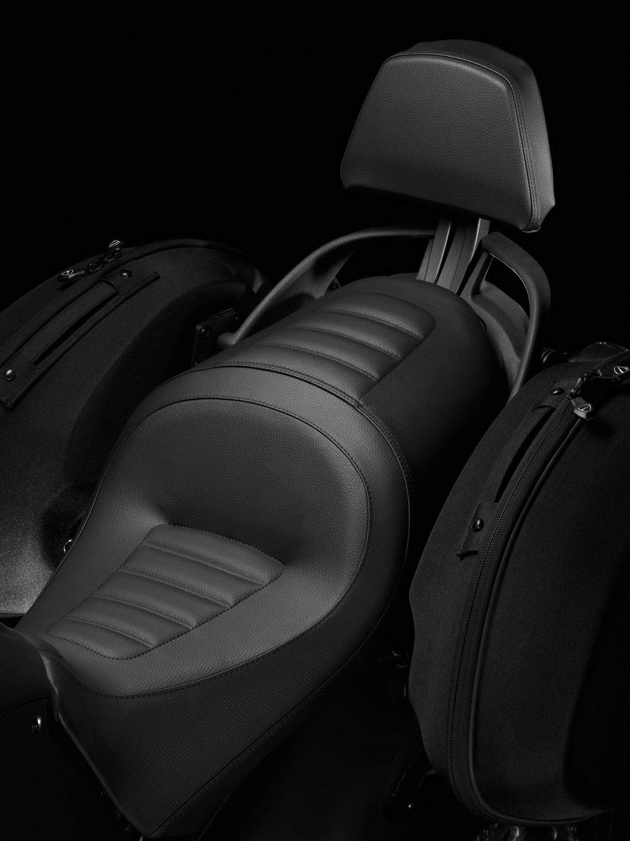 Diavel Strada (2013)