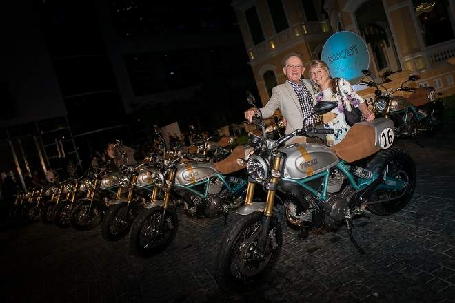 Scrambler 800 Paul Smart Replica (2015)