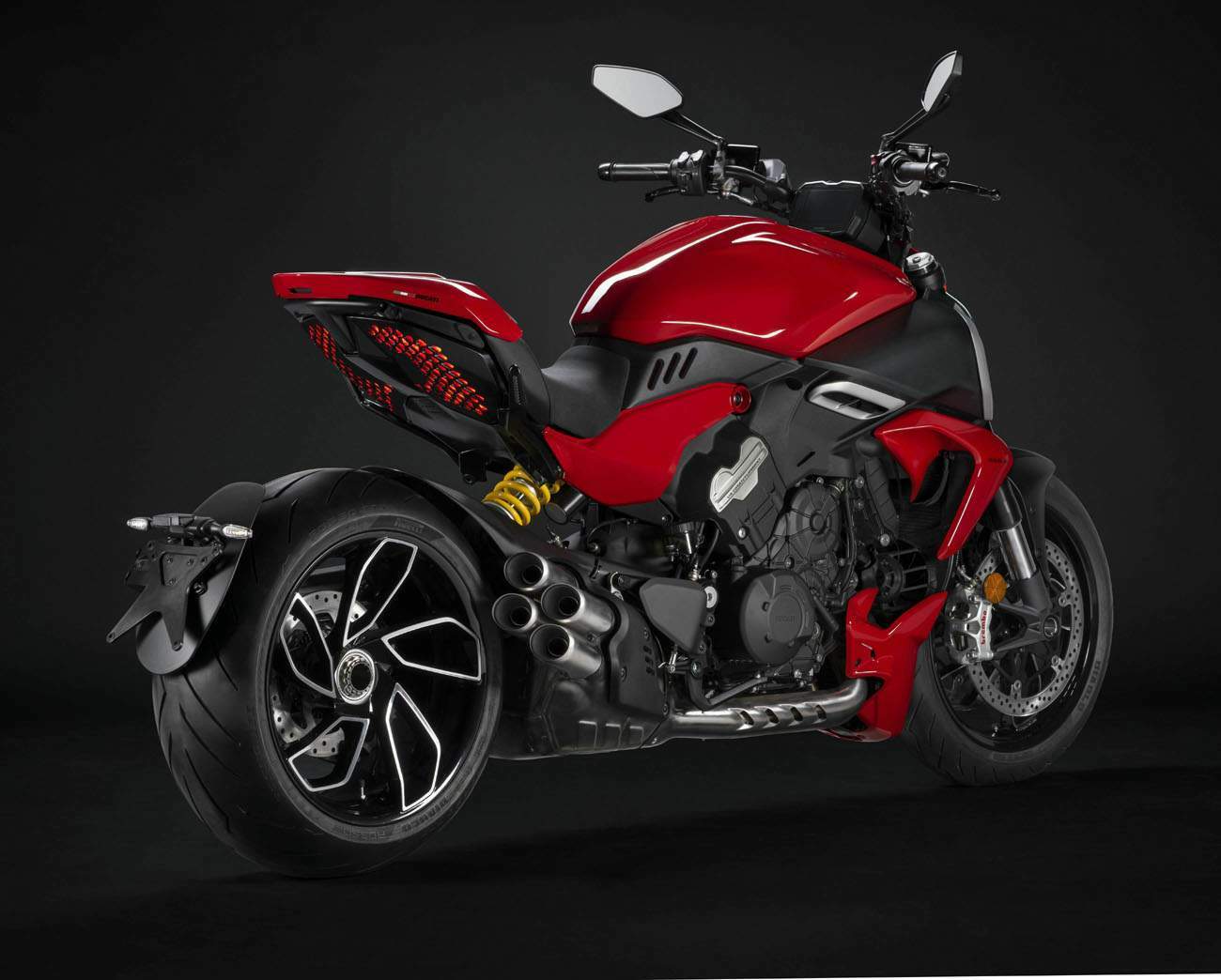 Diavel V4 (2023)