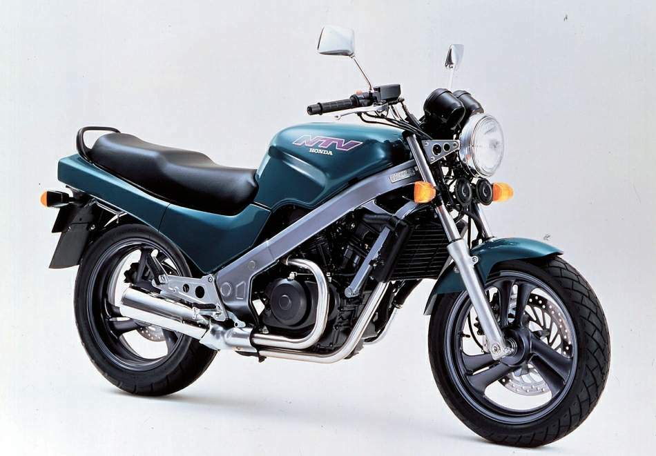 NT 650V Revere ()