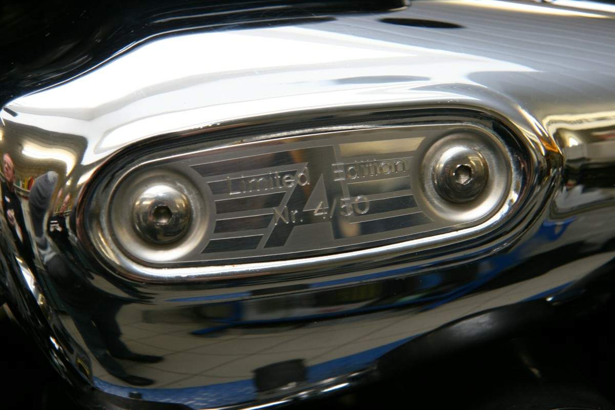 Adventurer 900 Limited Edition (1998)